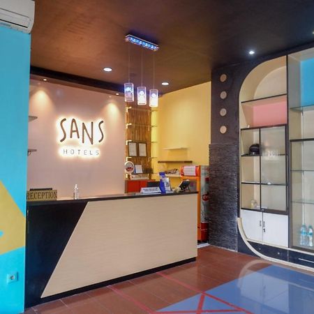 Sans Hotel International Surabaya Gubeng Екстериор снимка