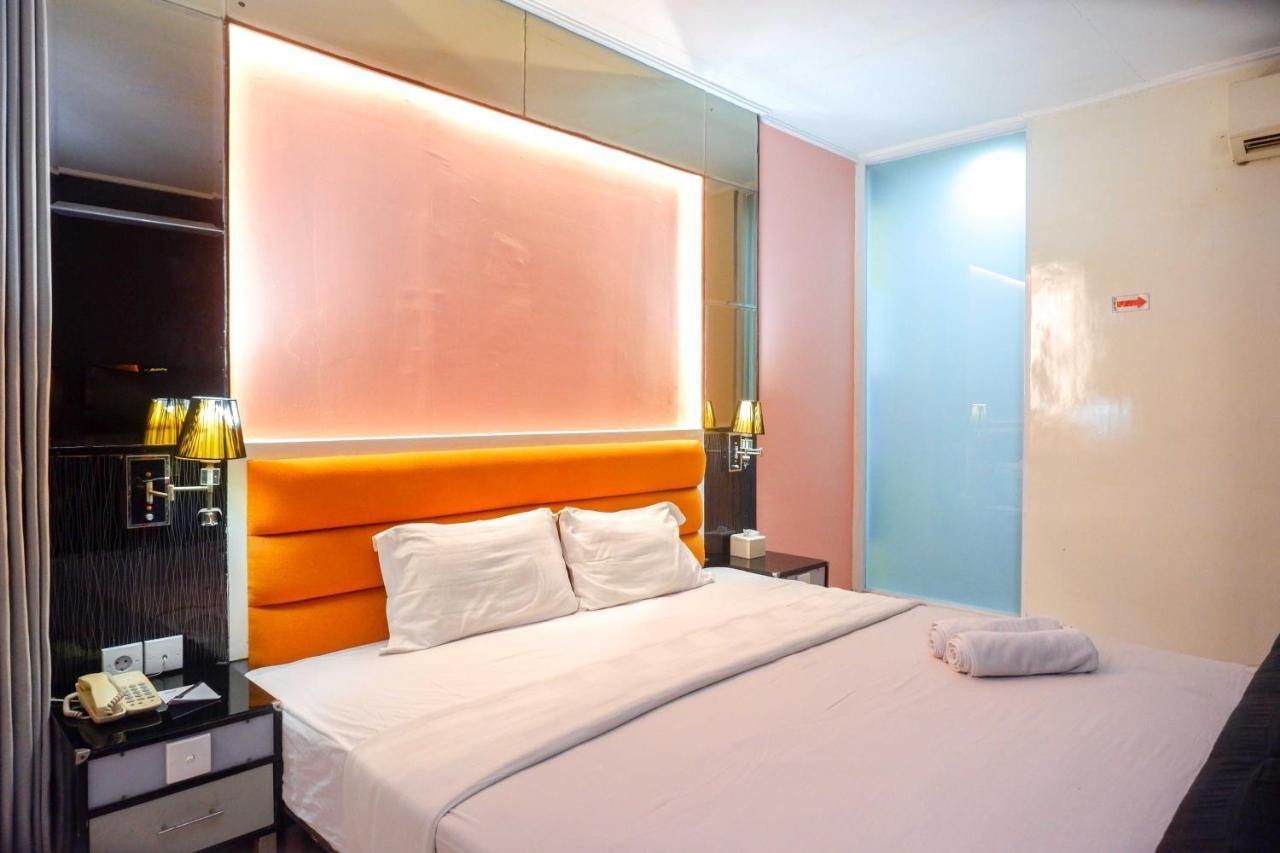 Sans Hotel International Surabaya Gubeng Екстериор снимка