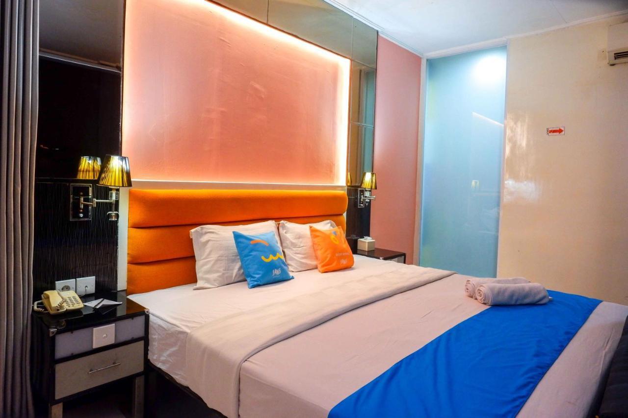 Sans Hotel International Surabaya Gubeng Екстериор снимка