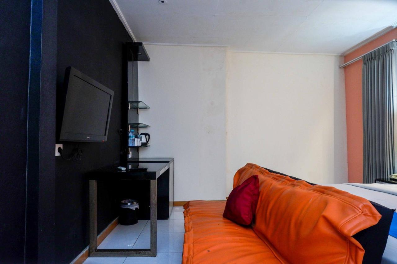 Sans Hotel International Surabaya Gubeng Екстериор снимка