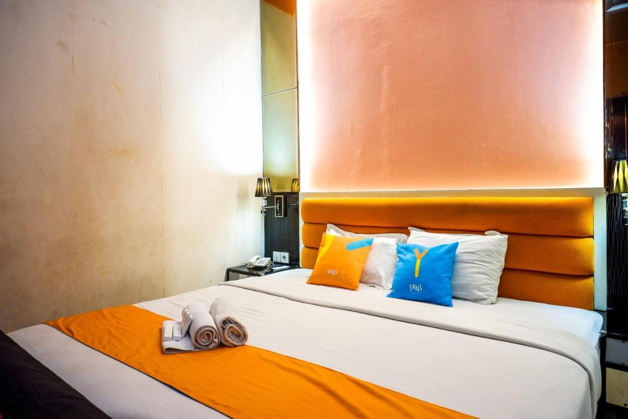 Sans Hotel International Surabaya Gubeng Екстериор снимка