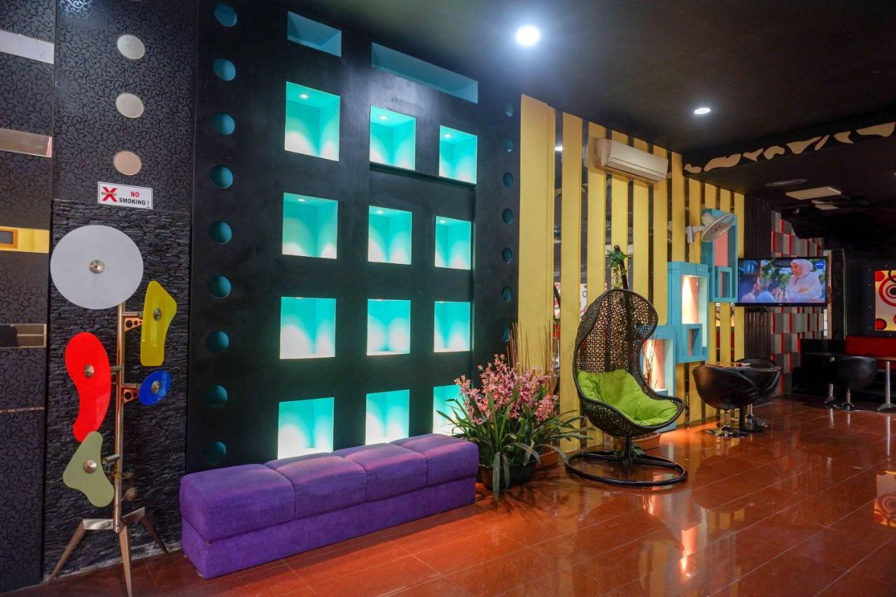 Sans Hotel International Surabaya Gubeng Екстериор снимка