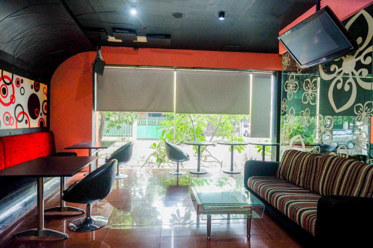 Sans Hotel International Surabaya Gubeng Екстериор снимка