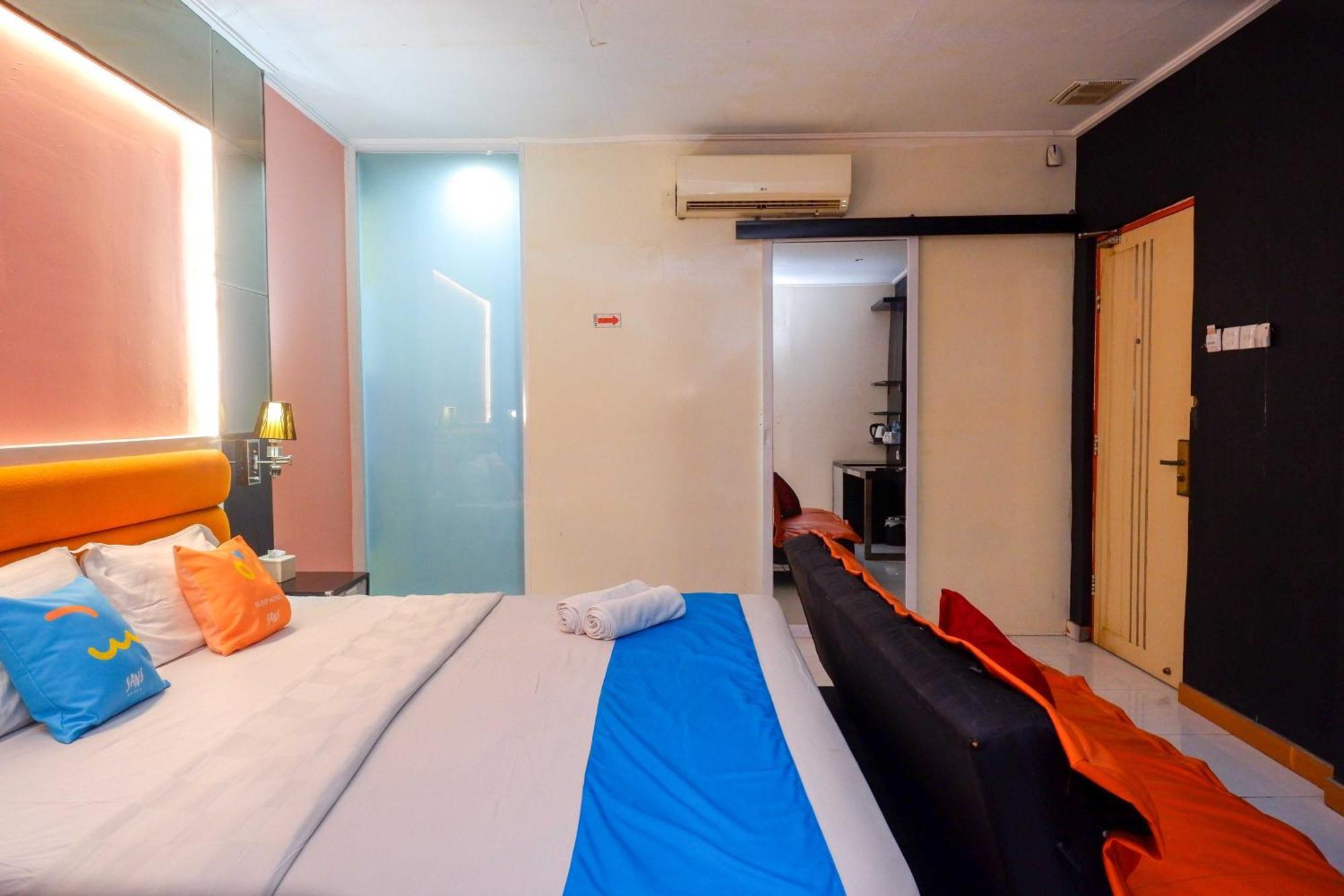 Sans Hotel International Surabaya Gubeng Екстериор снимка