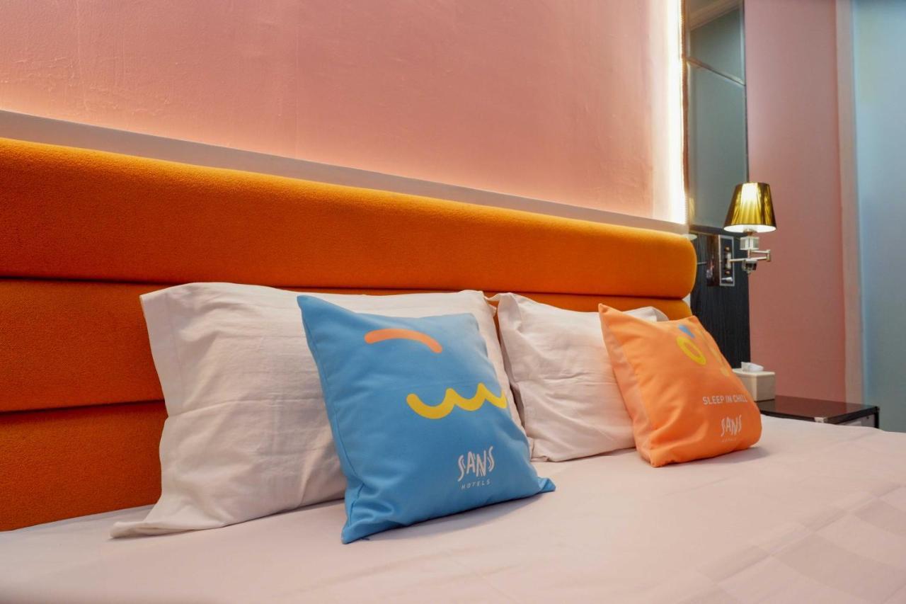 Sans Hotel International Surabaya Gubeng Екстериор снимка
