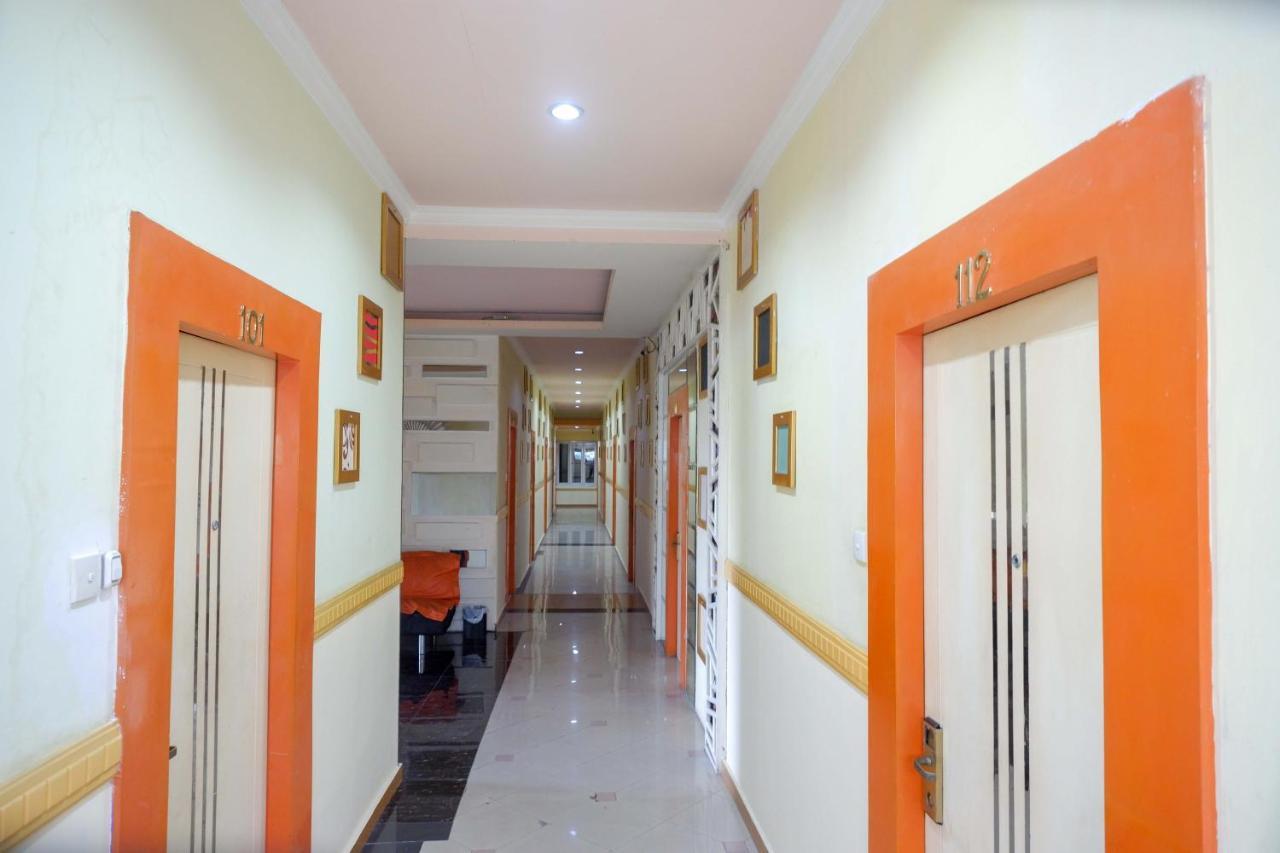 Sans Hotel International Surabaya Gubeng Екстериор снимка