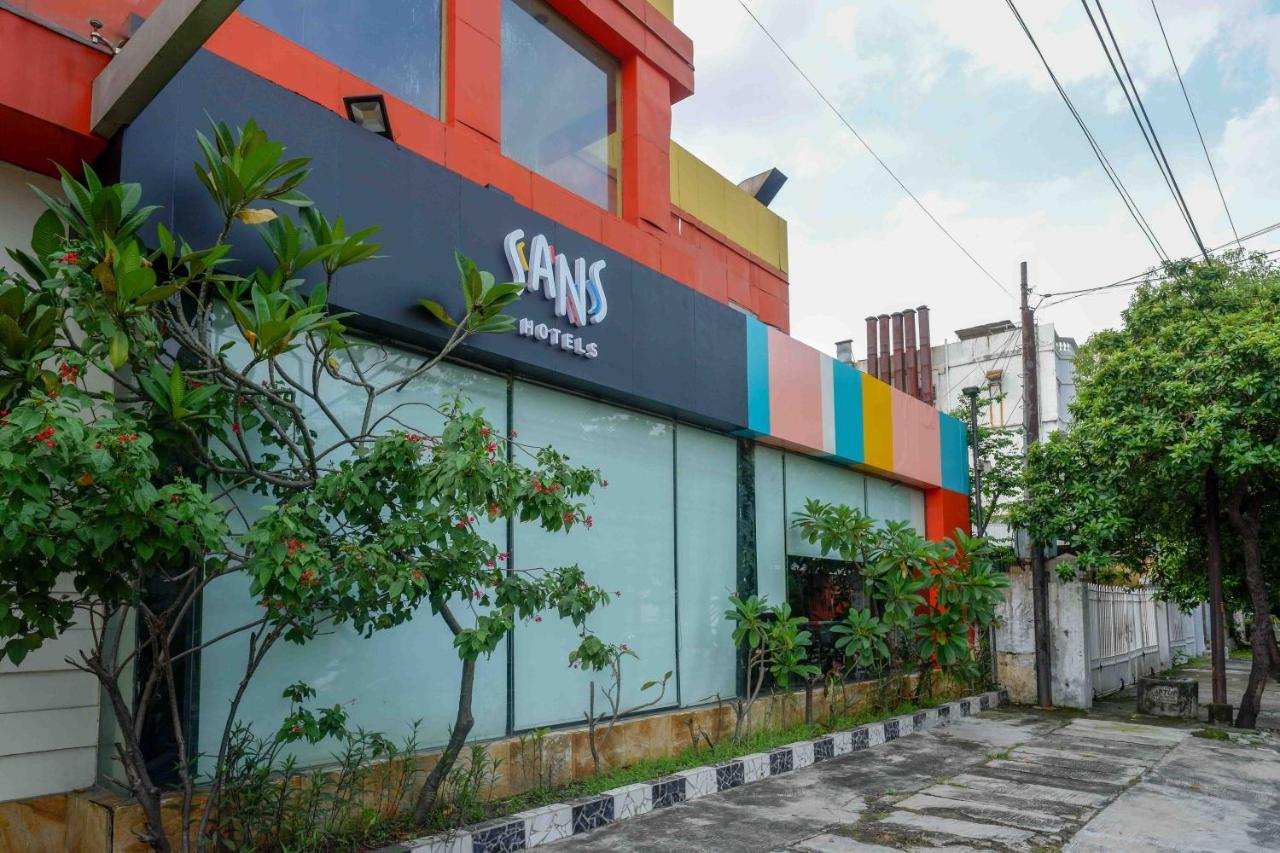 Sans Hotel International Surabaya Gubeng Екстериор снимка
