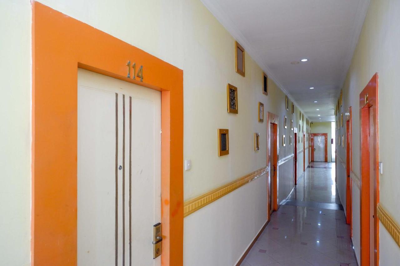 Sans Hotel International Surabaya Gubeng Екстериор снимка