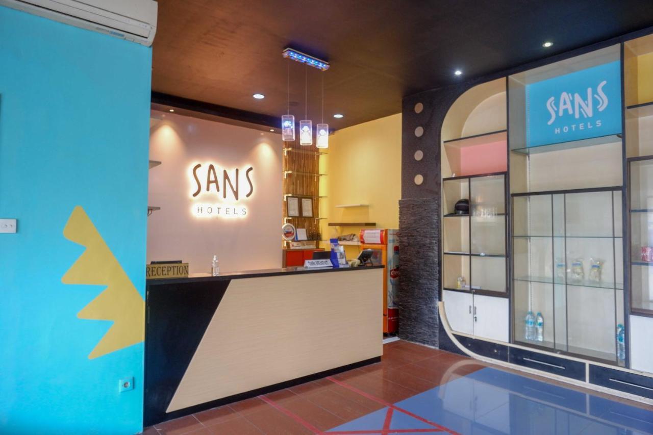 Sans Hotel International Surabaya Gubeng Екстериор снимка