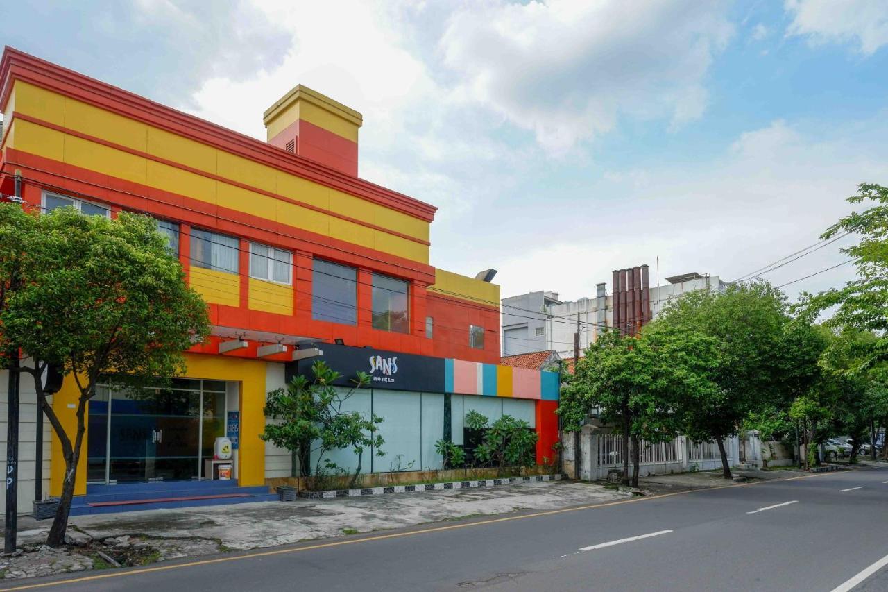Sans Hotel International Surabaya Gubeng Екстериор снимка