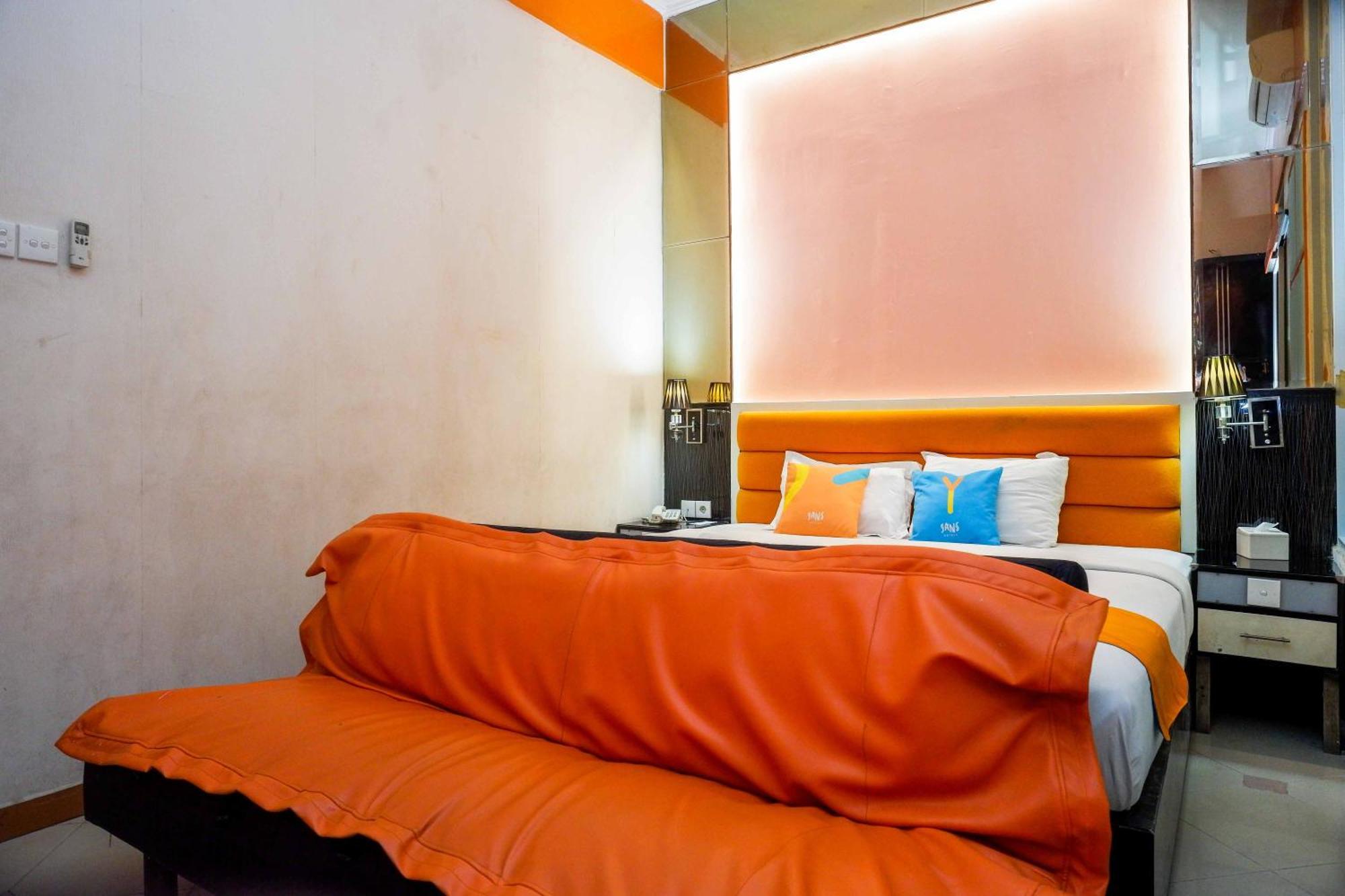 Sans Hotel International Surabaya Gubeng Екстериор снимка