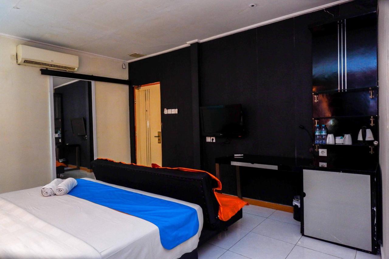 Sans Hotel International Surabaya Gubeng Екстериор снимка