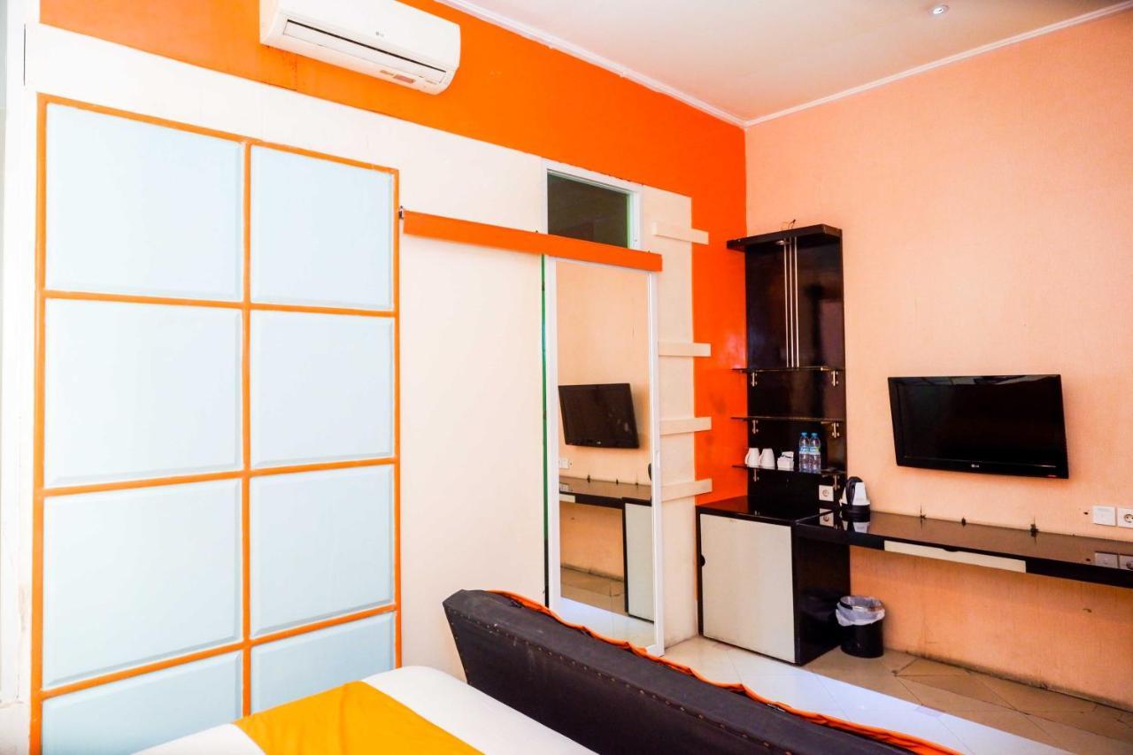 Sans Hotel International Surabaya Gubeng Екстериор снимка