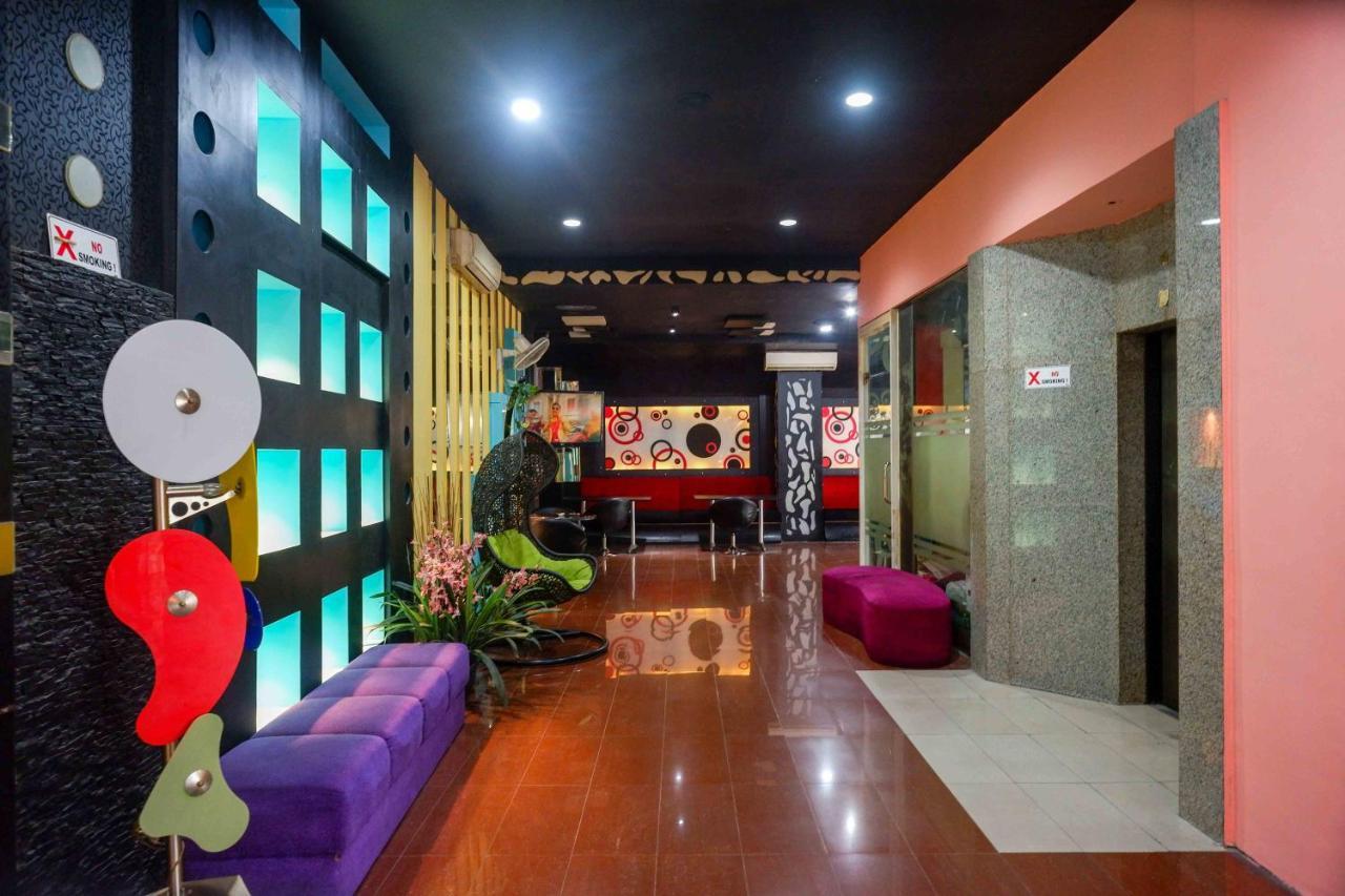 Sans Hotel International Surabaya Gubeng Екстериор снимка