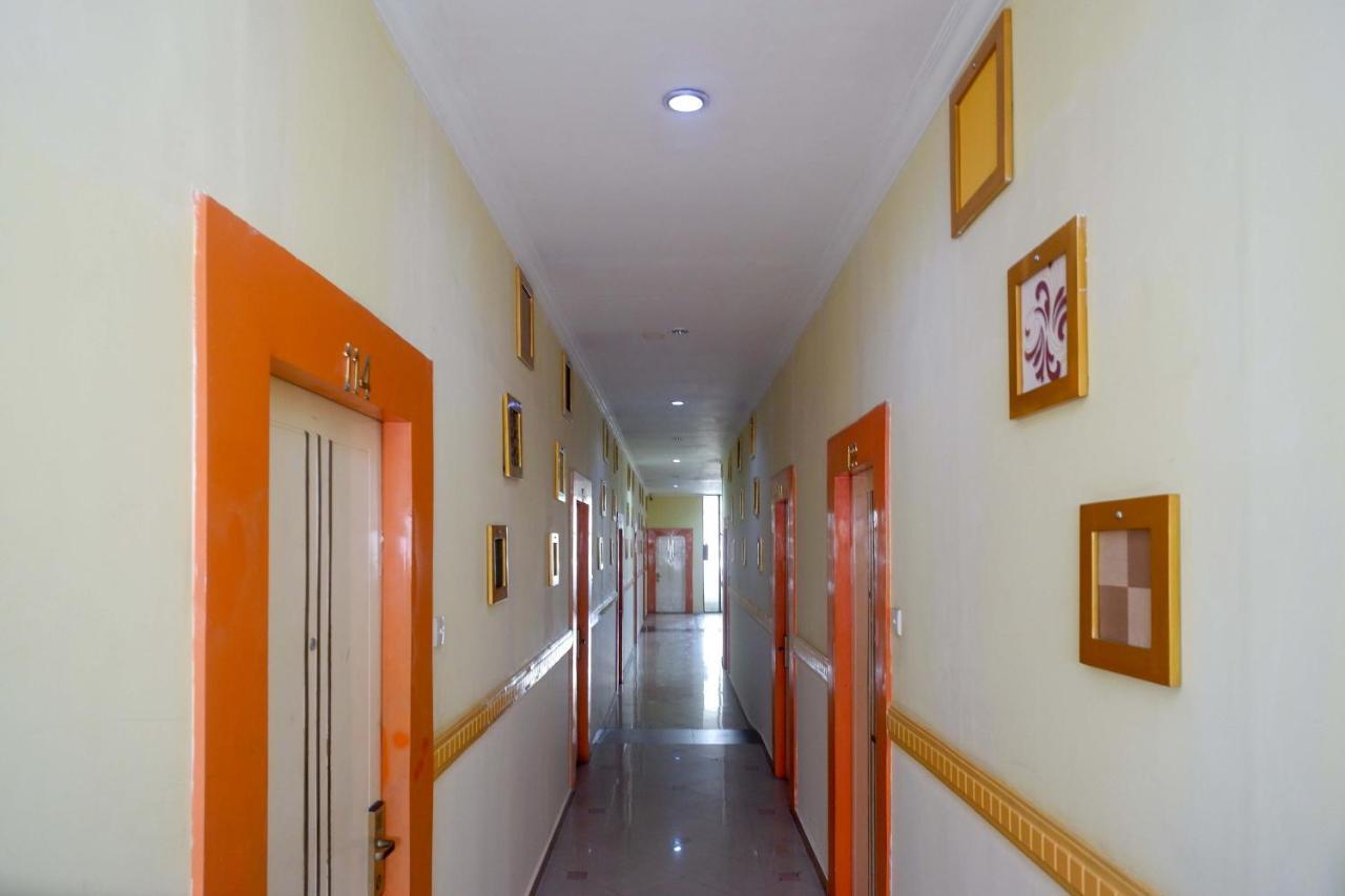 Sans Hotel International Surabaya Gubeng Екстериор снимка