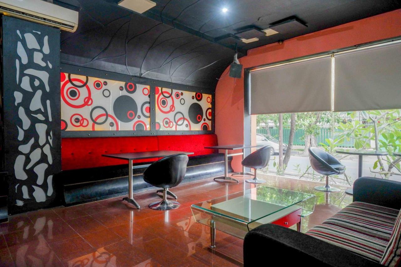 Sans Hotel International Surabaya Gubeng Екстериор снимка